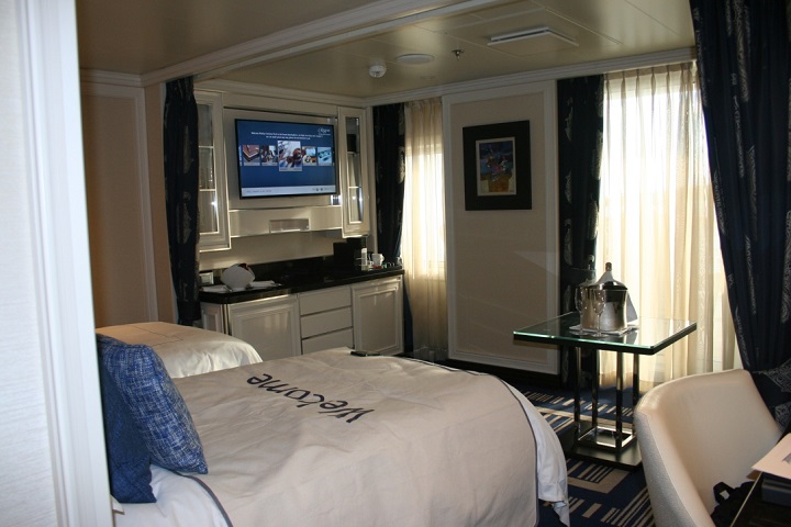 cruise ship suite bedroom