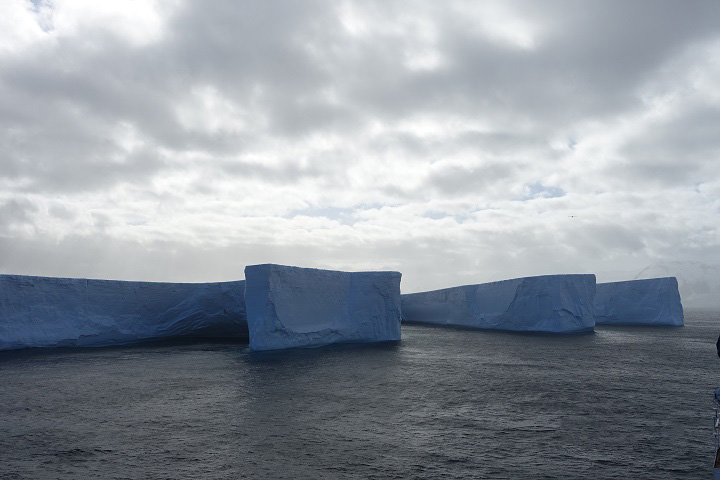 Antarctic ice bergs