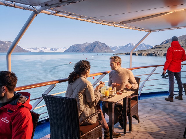 dining al fresco on cruise ship