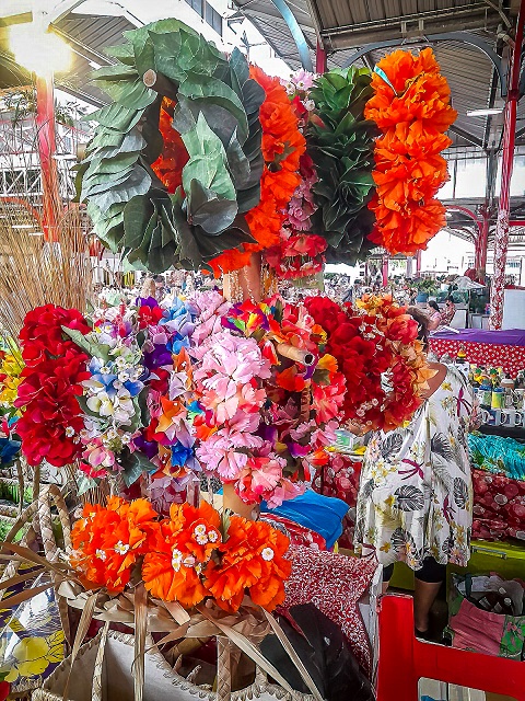 leis and other market items