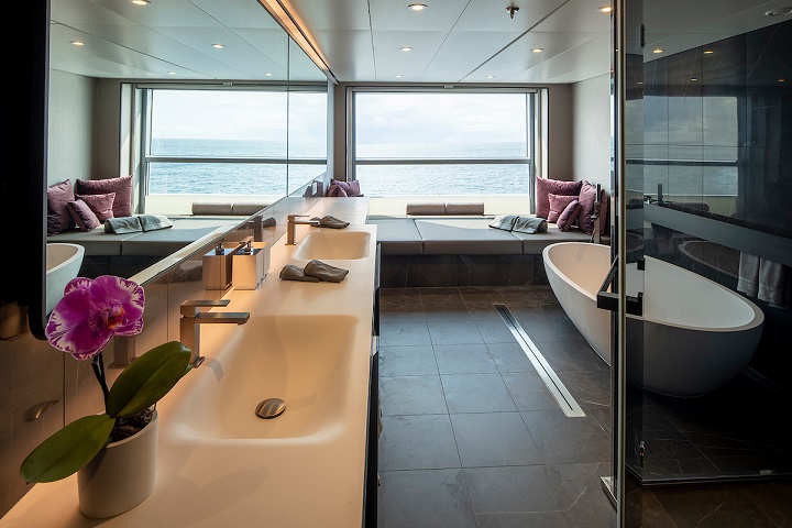 Owner's Penthouse Suite bathroom